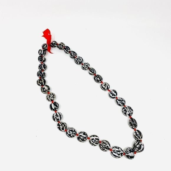 HAWAIIAN Kukui Nut Lei Necklace - Picture 4 of 4